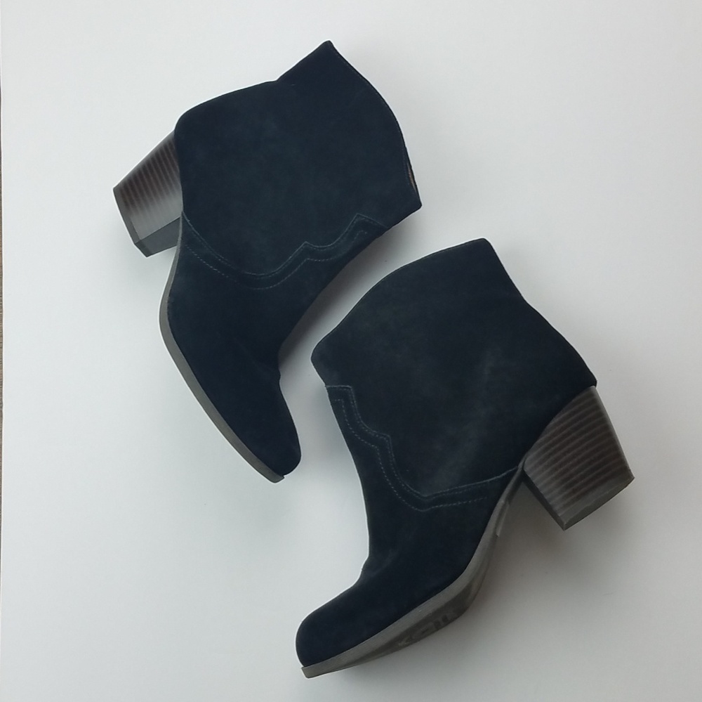 Lucky Brand black suede booties sz 9